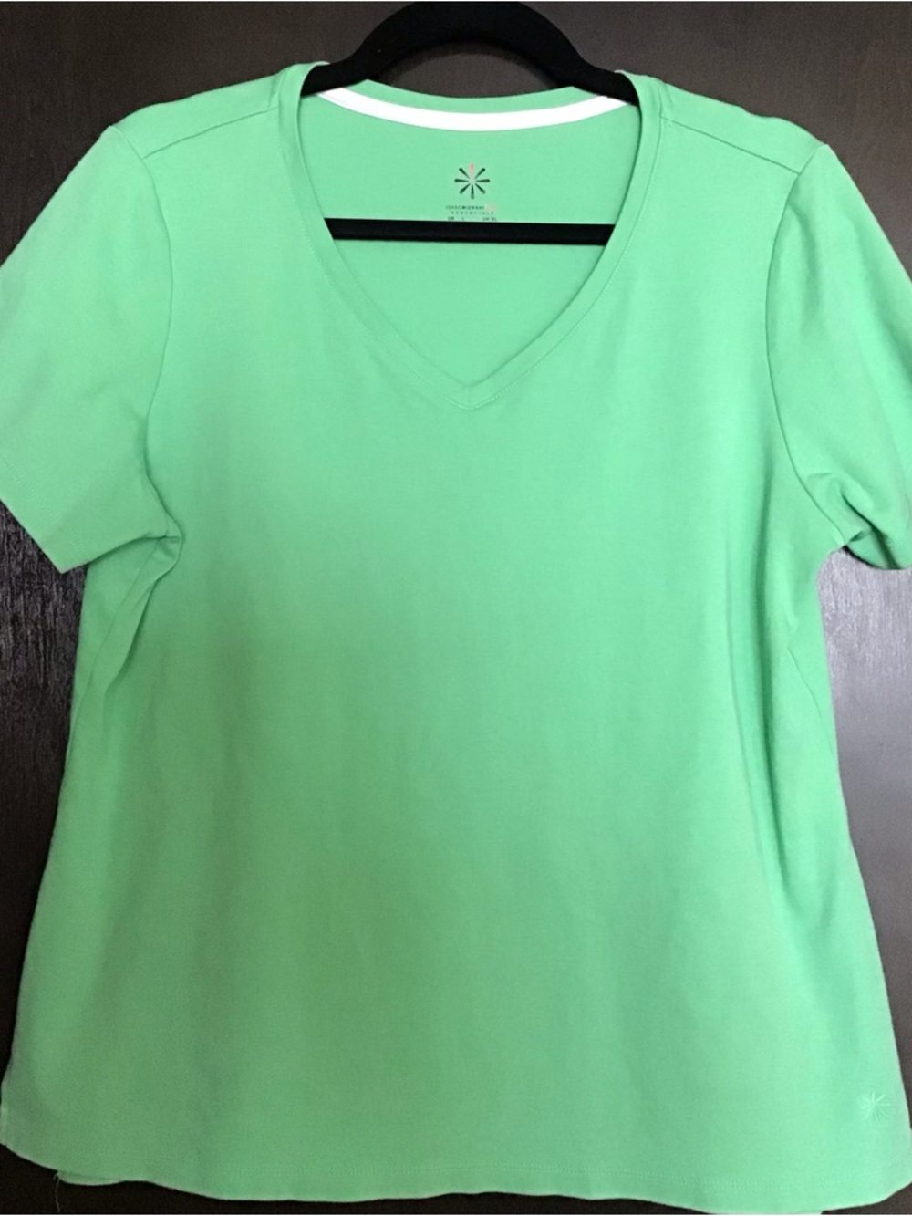 Isaac Mizrahi Green V-Neck Short Sleeve Tee
